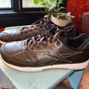 Like new men's brown leather, dressy Reebok CrossFit sneakers ￼